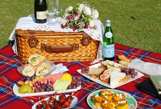 Picnic lunch having multiple delicious dishes to eat